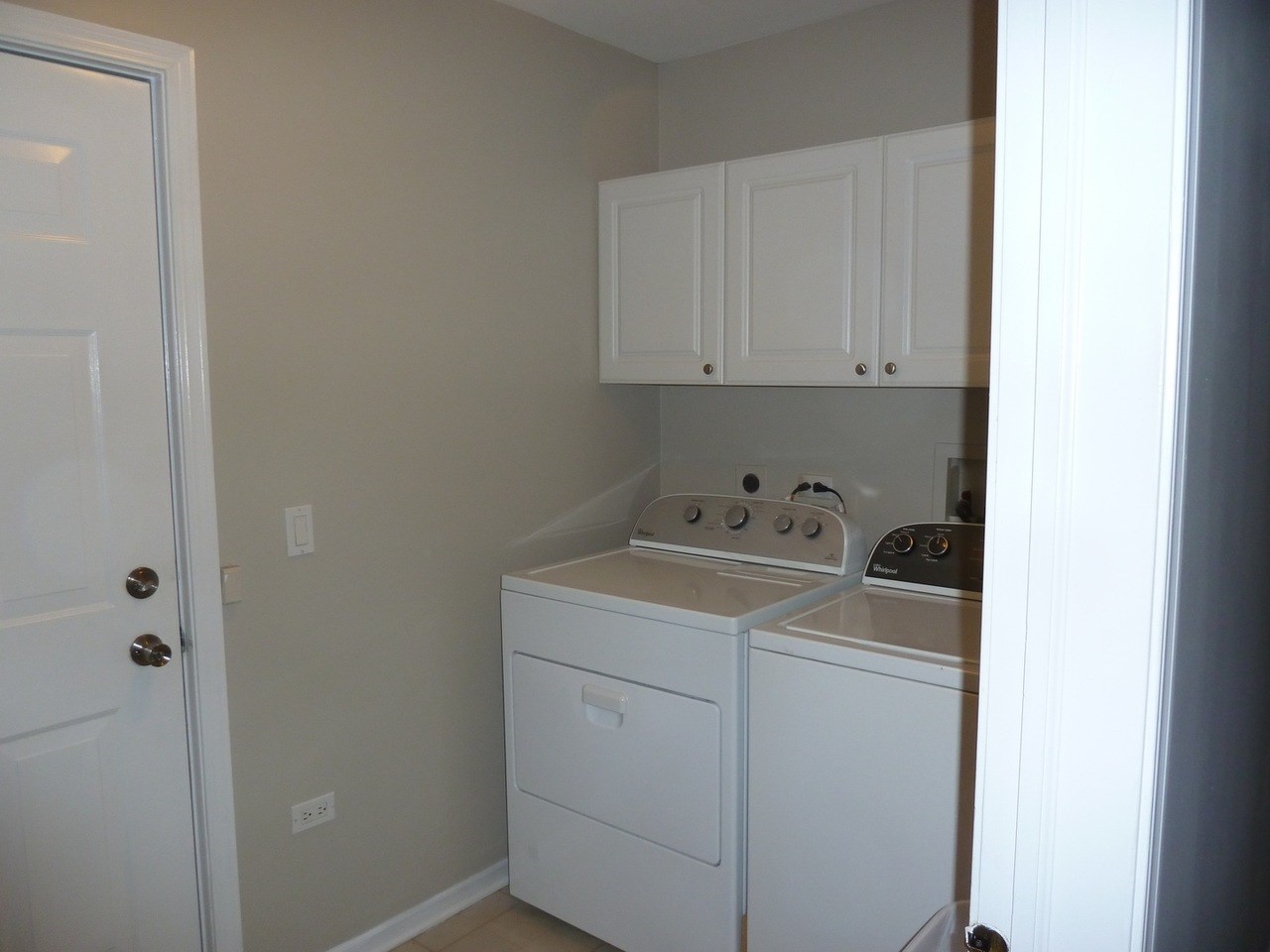 Newly Updated Condo For Rent And 5 Minutes Drive To Rt 59 Metra Station 2 Bhk Condo In Aurora Il 1139132 Sulekha Rentals