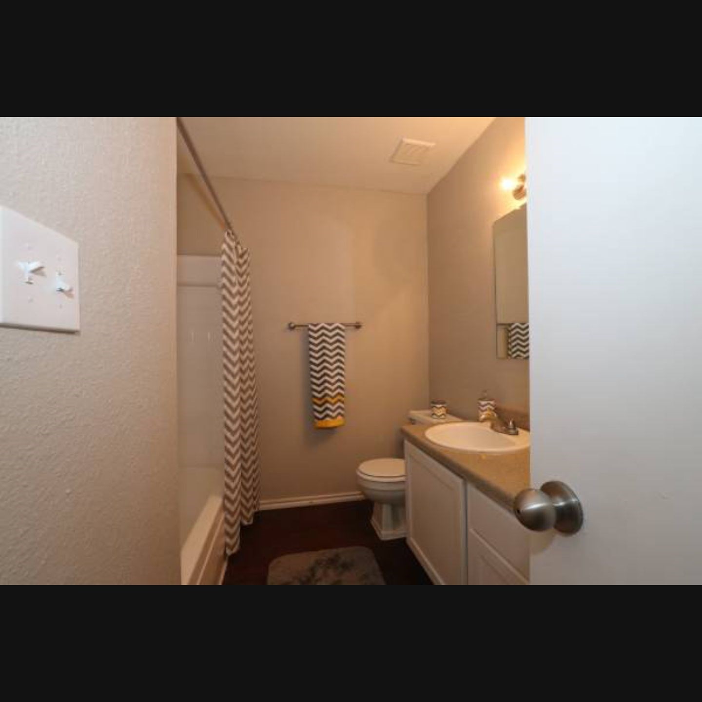 One Bedroom Available In A 2 Bedroom Apartment In Austin Tx