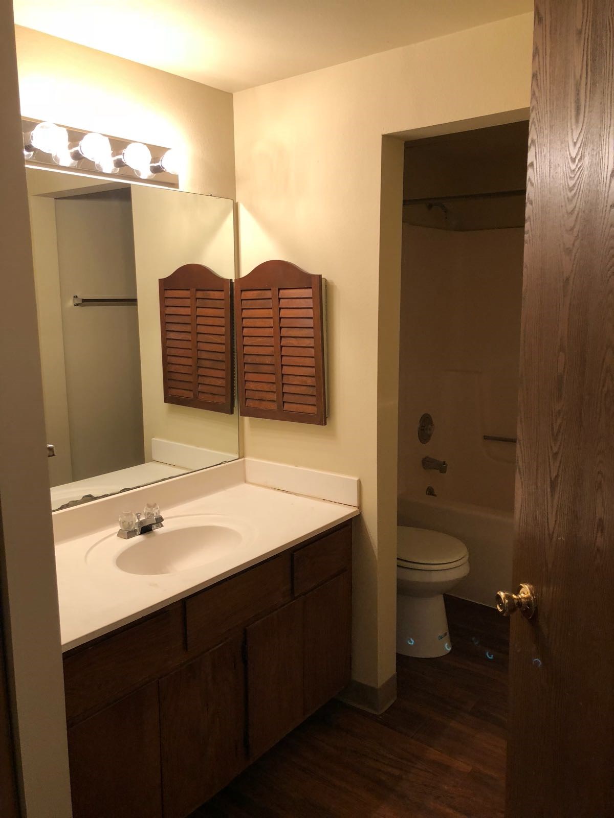 Private Room For Rent In 2 Bed Apartment Near Downtown