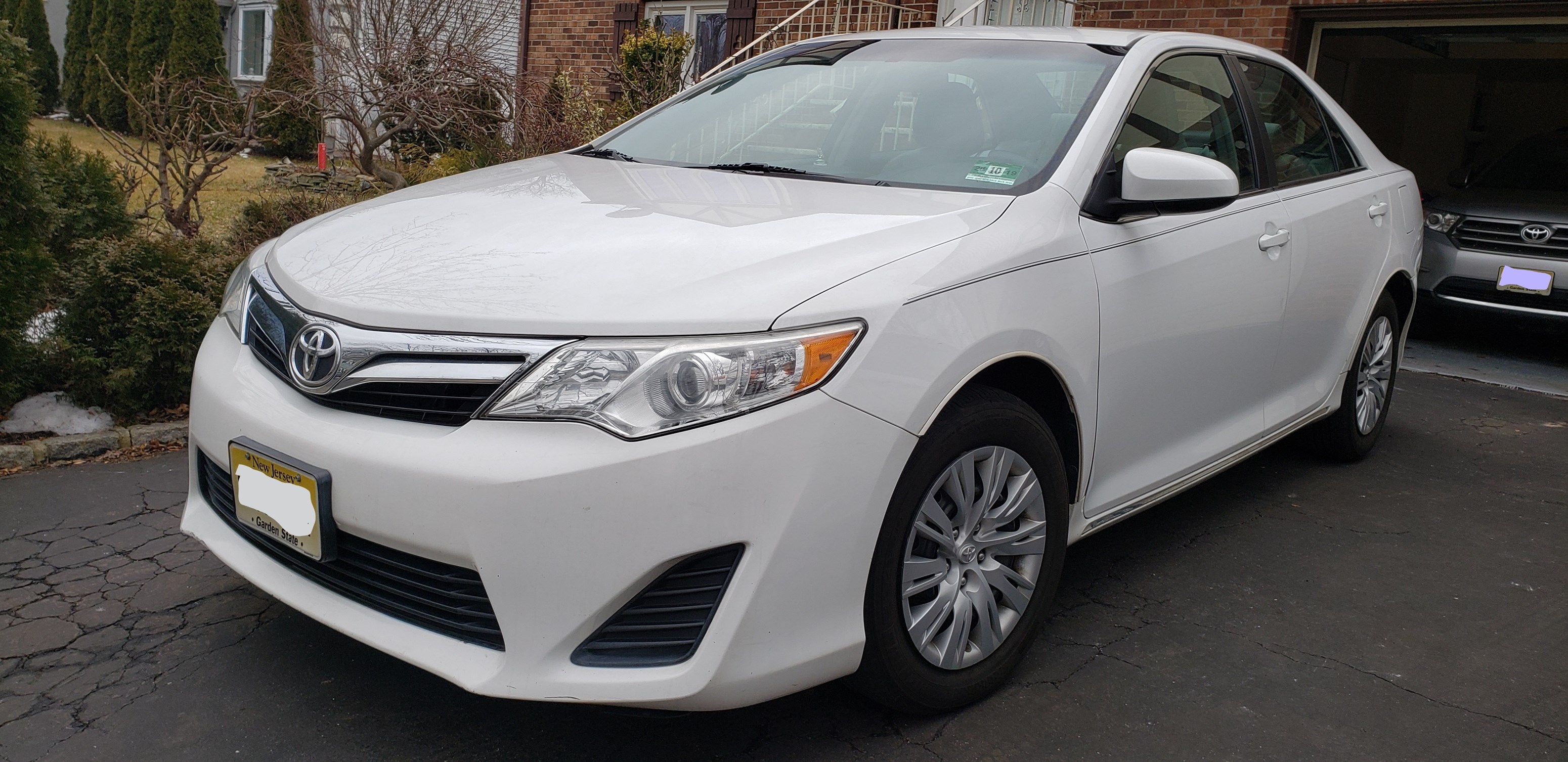 2012 Toyota Camry, White, 61.5K Miles $9,500 LeatherSeats Excellent ...